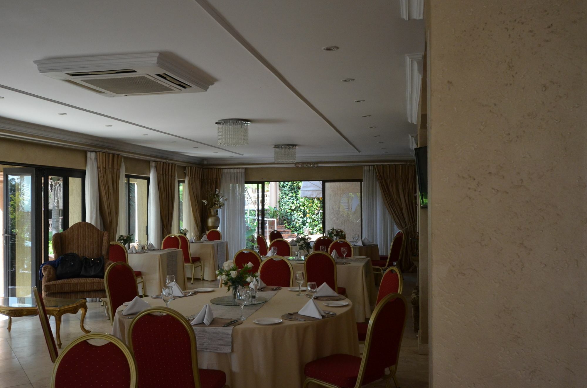 House Of Pharaohs And Conference Centre Hotel Johannesburg Exterior photo